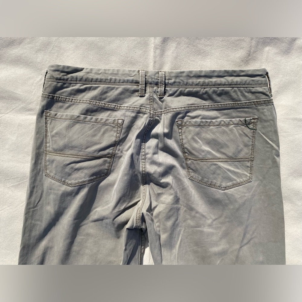 Tommy Bahama Brushed Cotton Beige Casual Straight Chinos 40/34 EUC - Picture 7 of 8